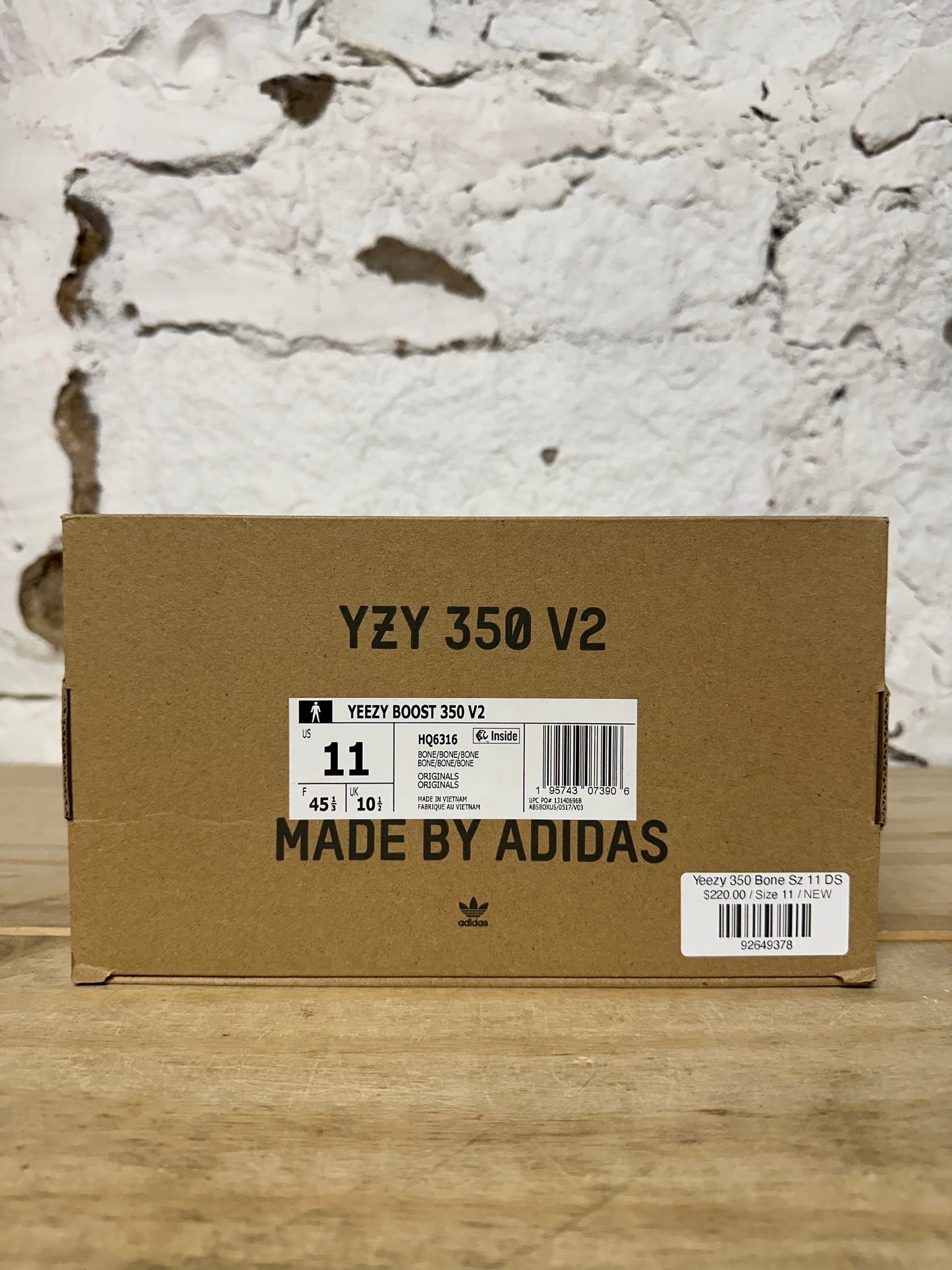 Yeezy 350 V2 Bone Sz 11 DS