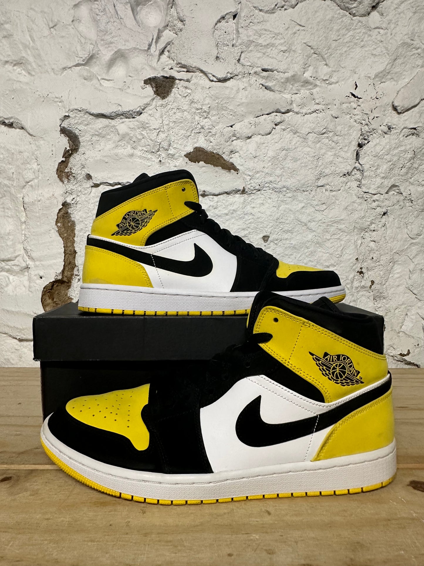 Air Jordan 1 Mid Yellow Toe Sz 11