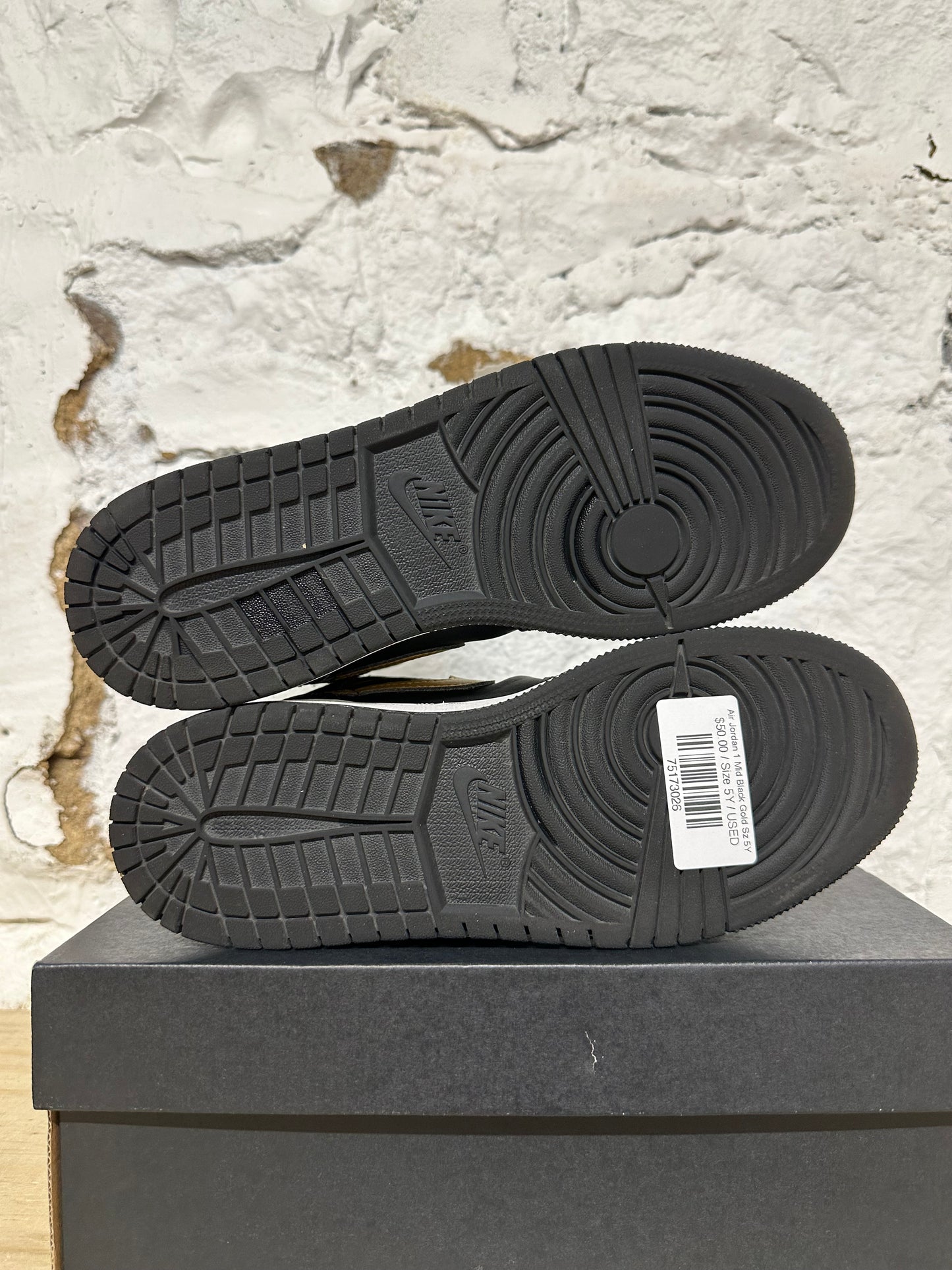 Air Jordan 1 Mid Black Gold Sz 5Y