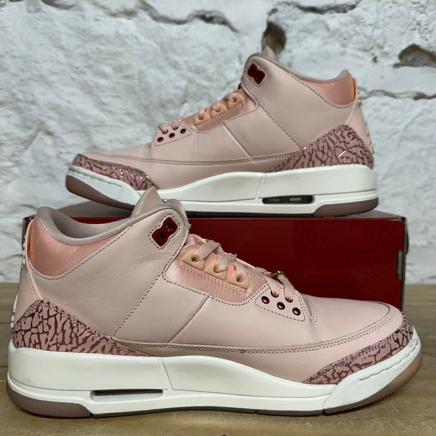 Air Jordan 3 Valentines Day Sz 10.5 (12W)