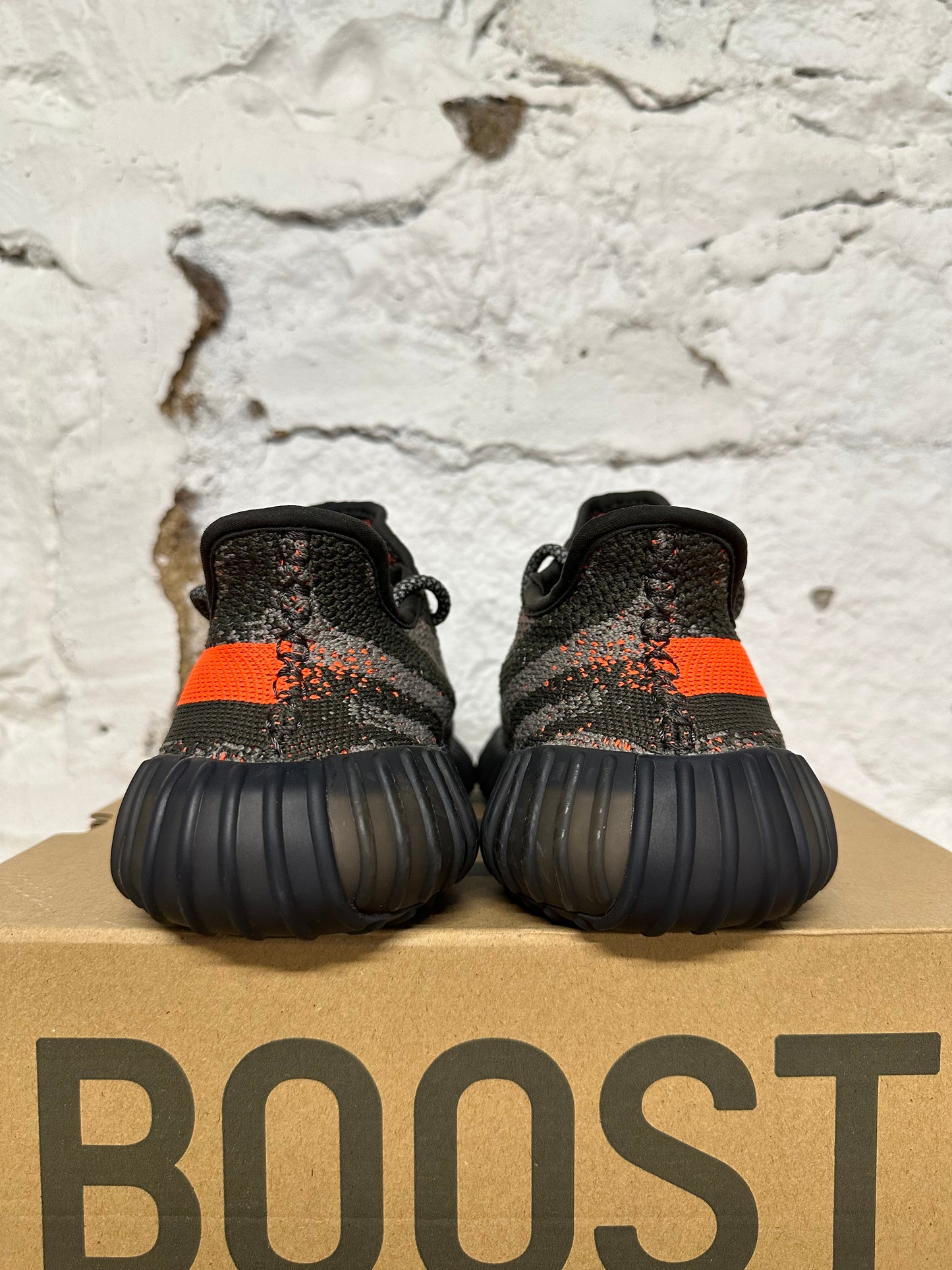 Yeezy 350 V2 Carbon Beluga Sz 4.5