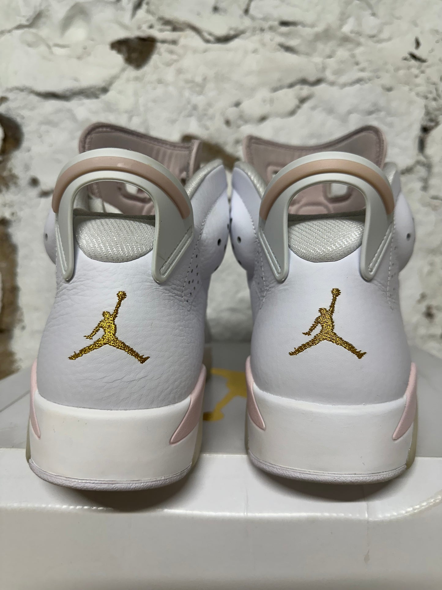 Air Jordan 6 Gold Hoops Sz 9 (10.5W)