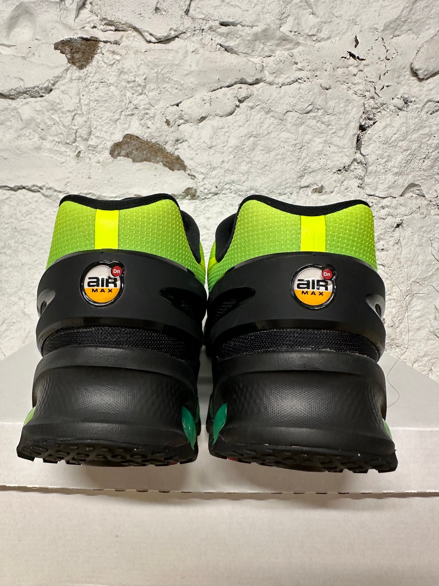 Nike Air Max DN8 Black Green Strike Sz 11