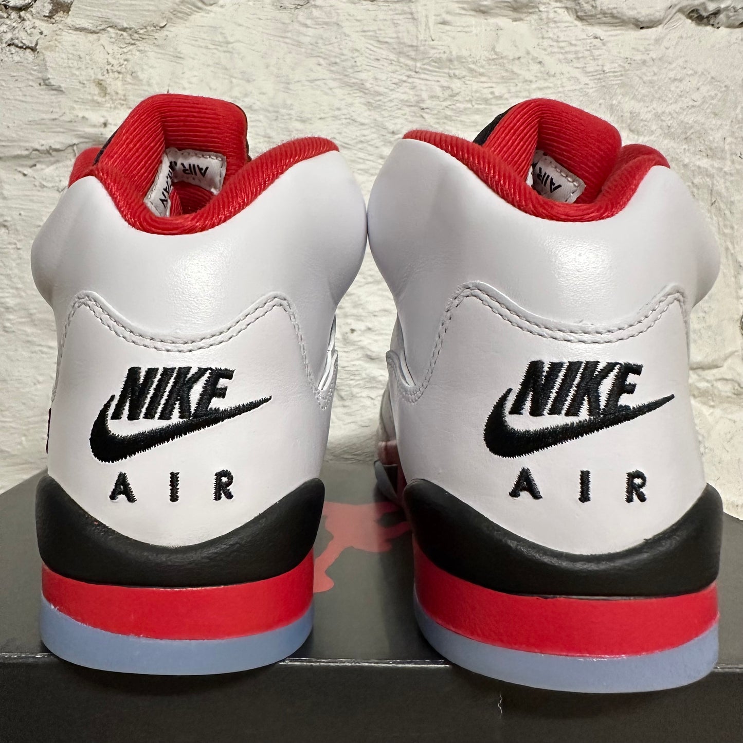 Air Jordan 5 Fire Red Black Tongue (2025) Sz 6.5Y DS