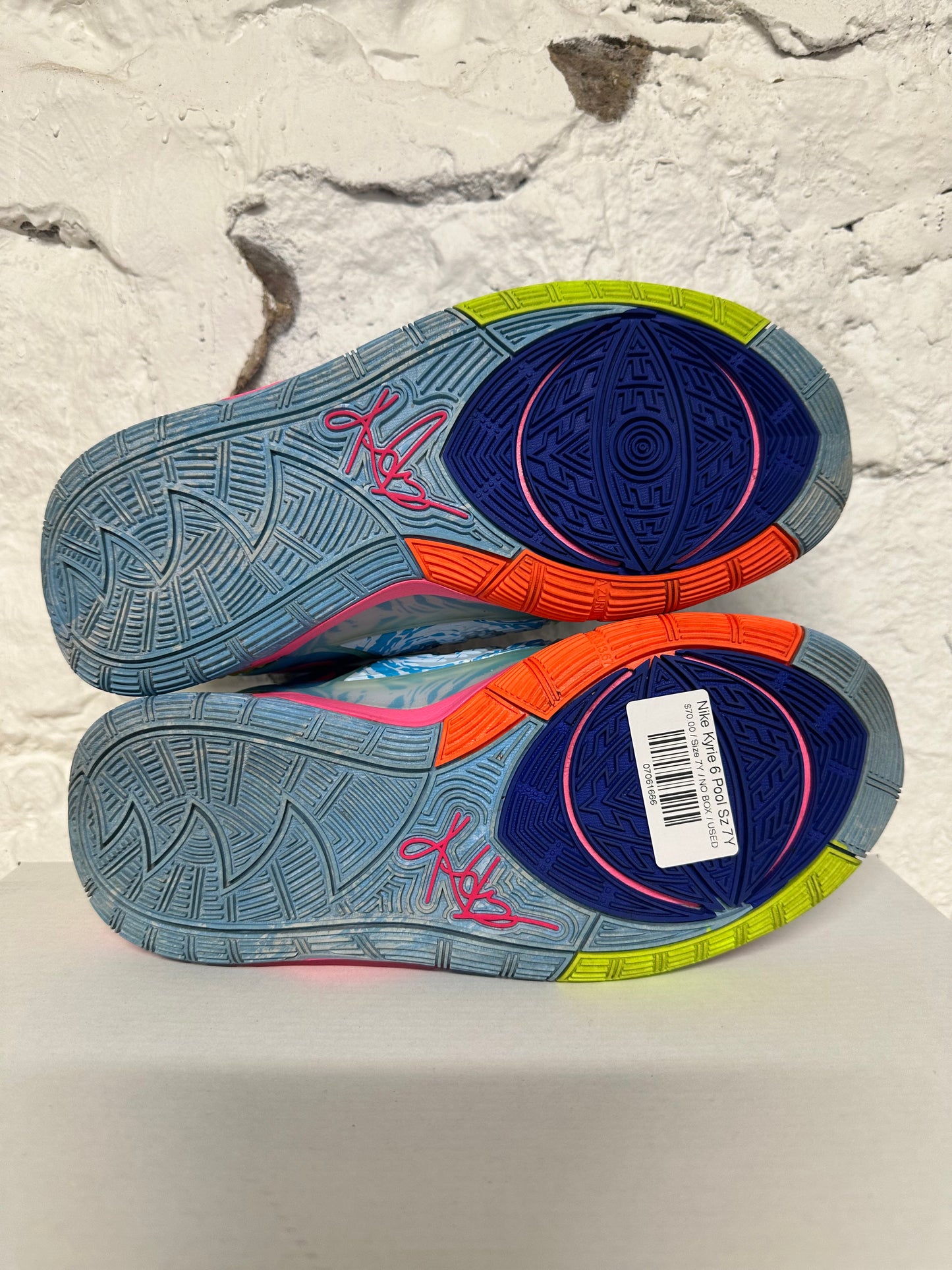 Nike Kyrie 6 Pool Sz 7Y