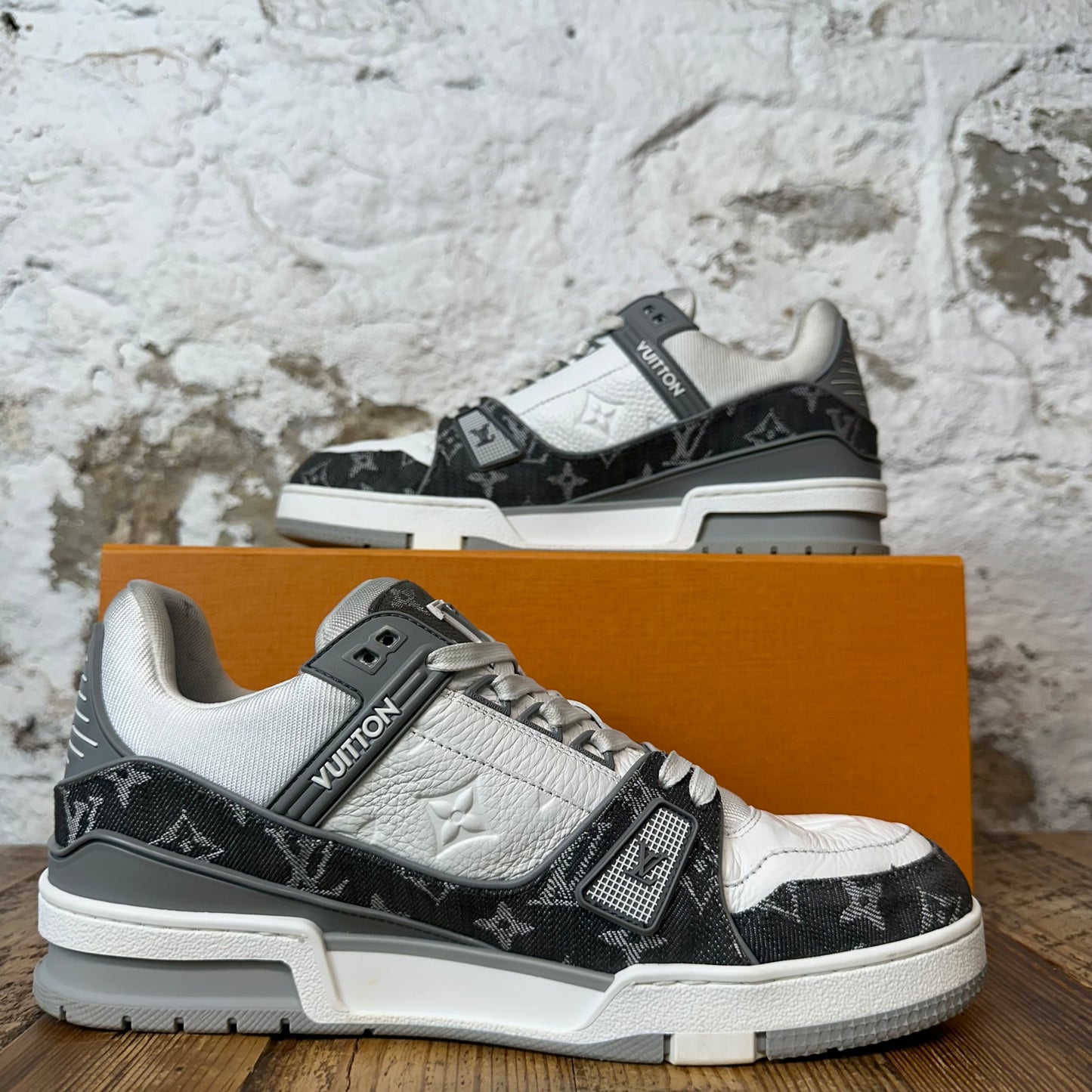 Louis Vuitton Grey White Monogram Trainer Sz 9 (7.5LV)