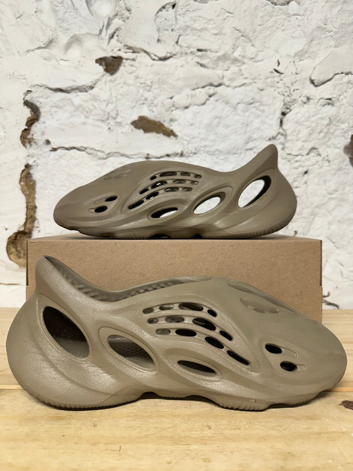 Yeezy Foam RNNR Stone Taupe Sz 12