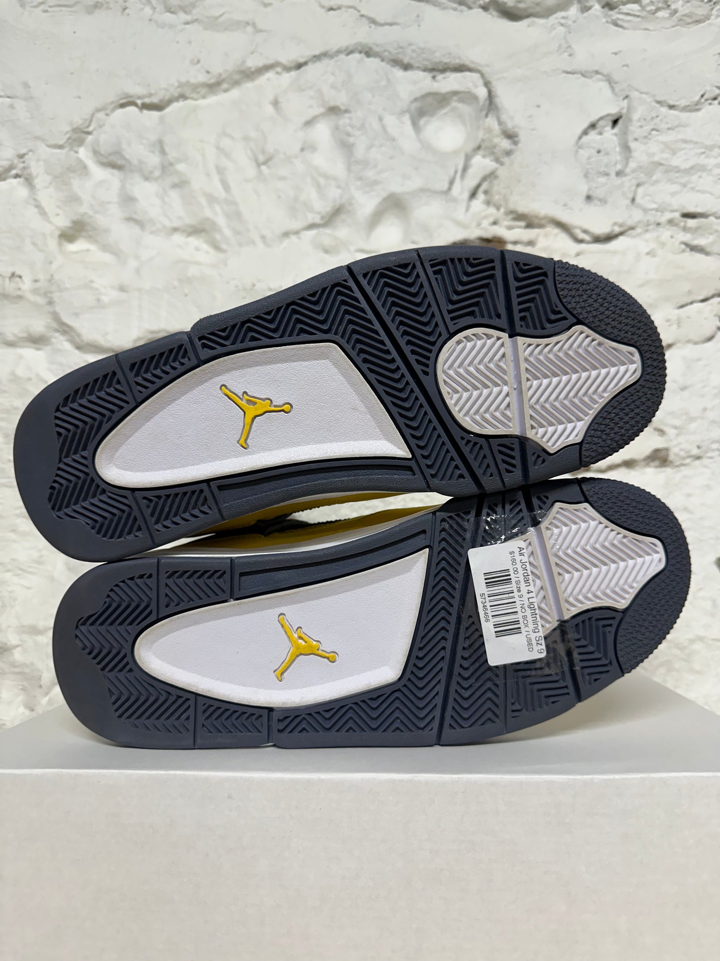 Air Jordan 4 Lightning Sz 9