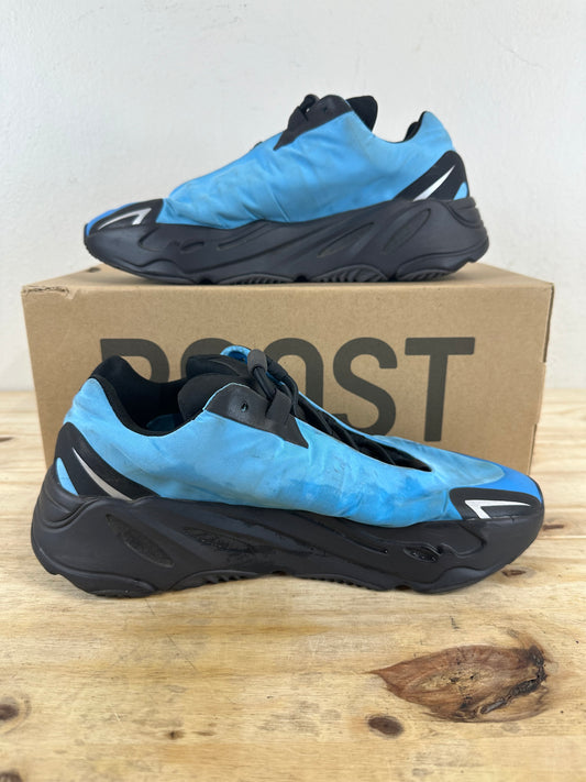 Yeezy 700 MNVN Bright Cyan Sz 8