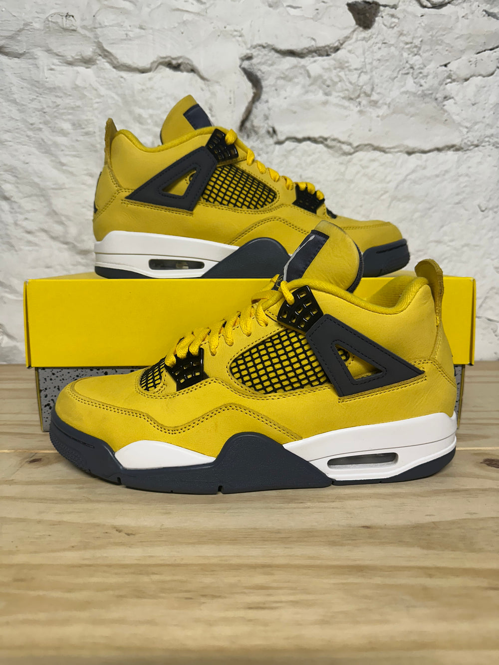 Air Jordan 4 Lightning Sz 9.5