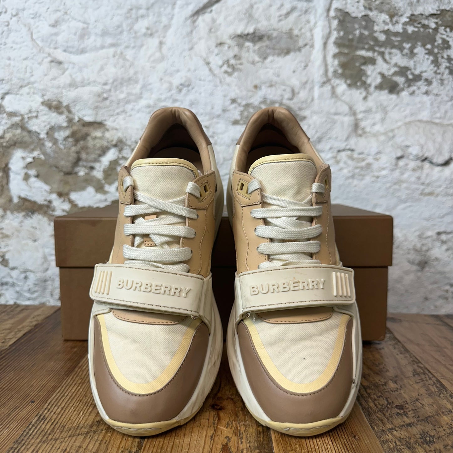 Burberry Ramsey Tan Vanilla Sneaker Sz 6.5 (39.5)