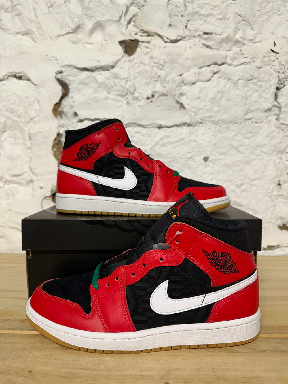 Air Jordan 1 Mid Christmas Sz 7 DS
