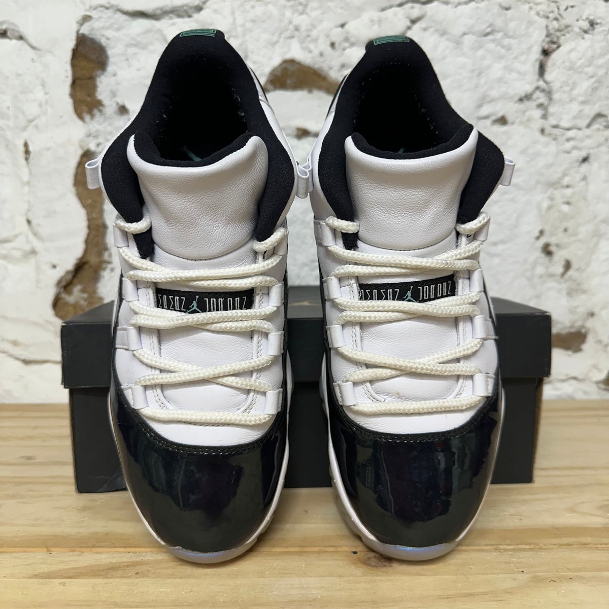 Air Jordan 11 Low Iridescent Sz 8