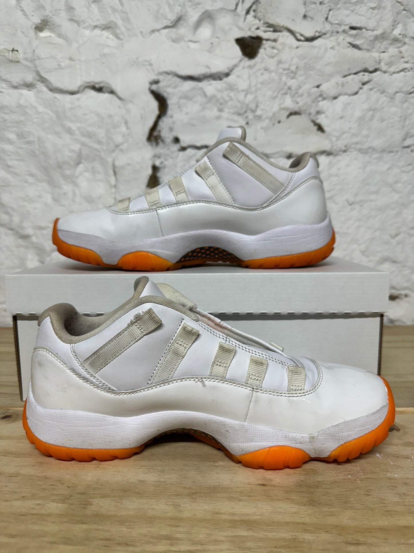 Air Jordan 11 Low Citrus Sz 8.5 (10W)