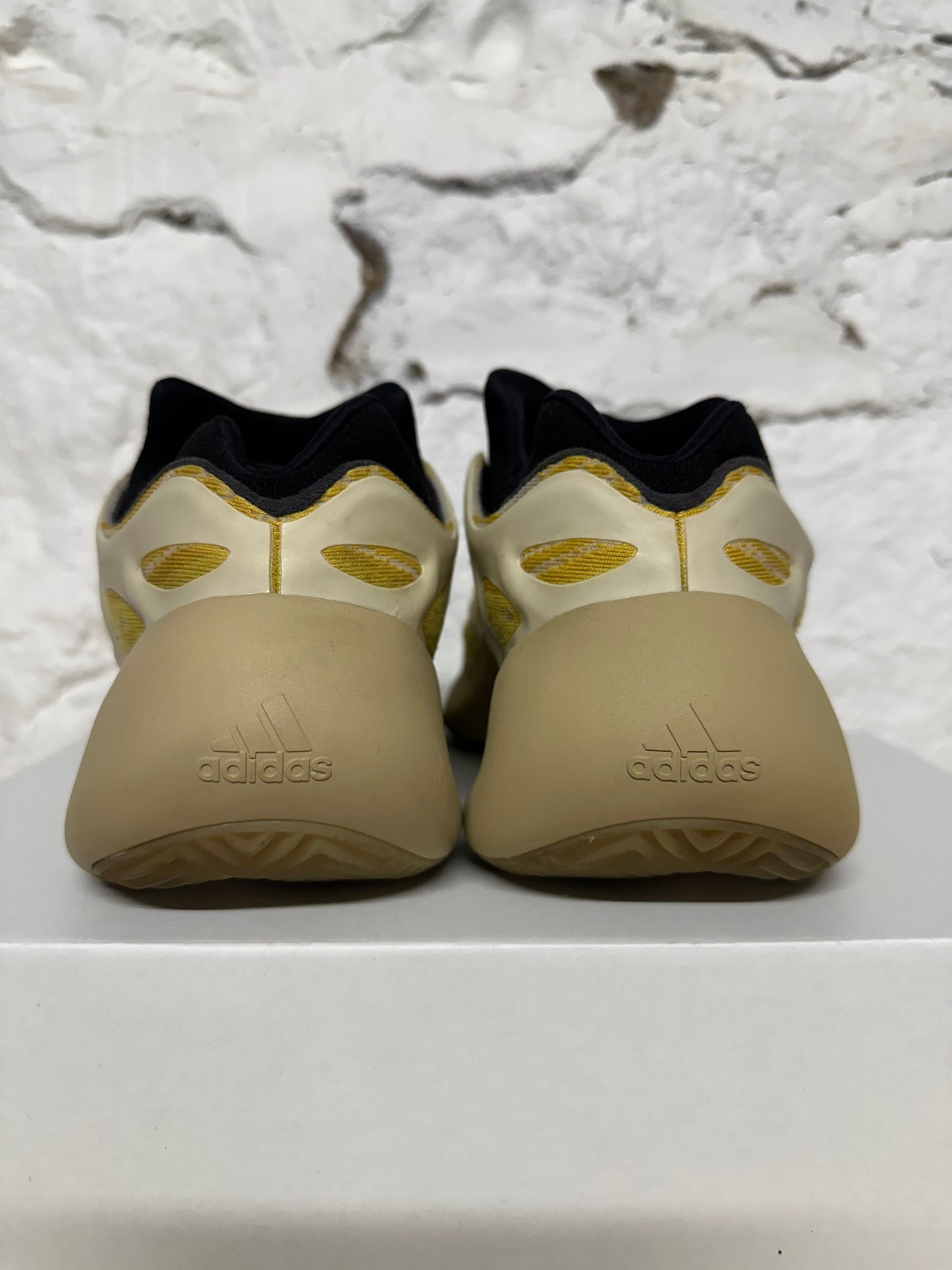 Yeezy 700 V3 Safflower Sz 12