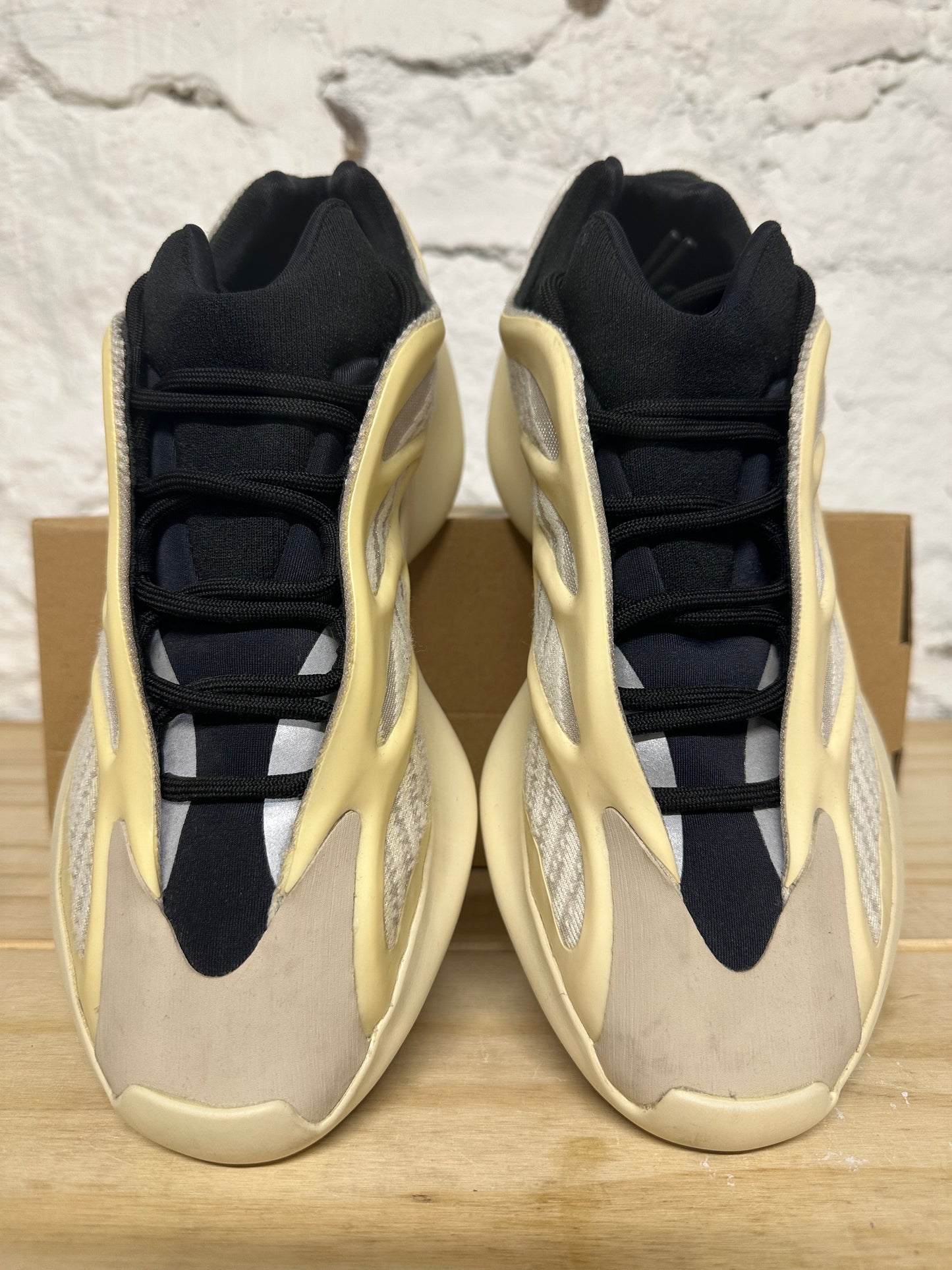 Yeezy 700 V3 Azael Sz 8.5