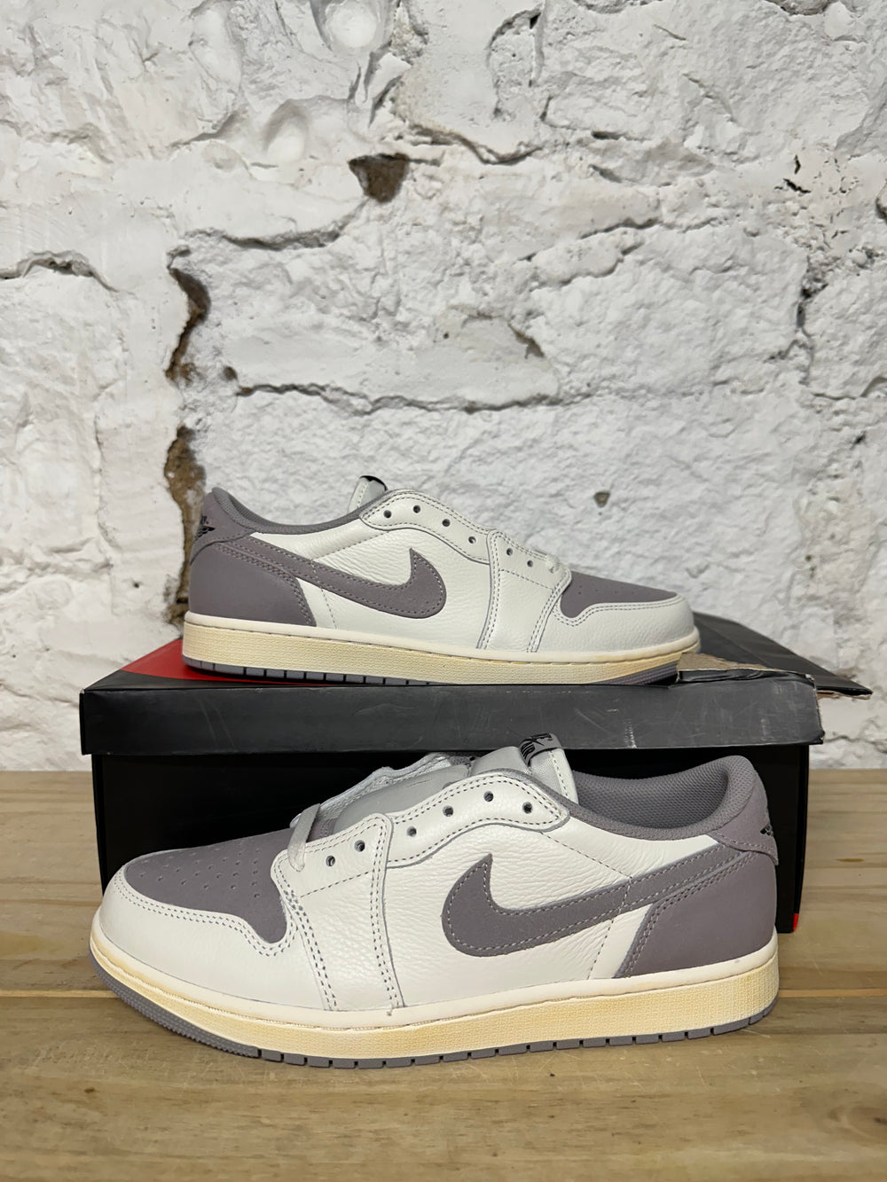 Air Jordan 1 Low Atmosphere Sz 10 DS