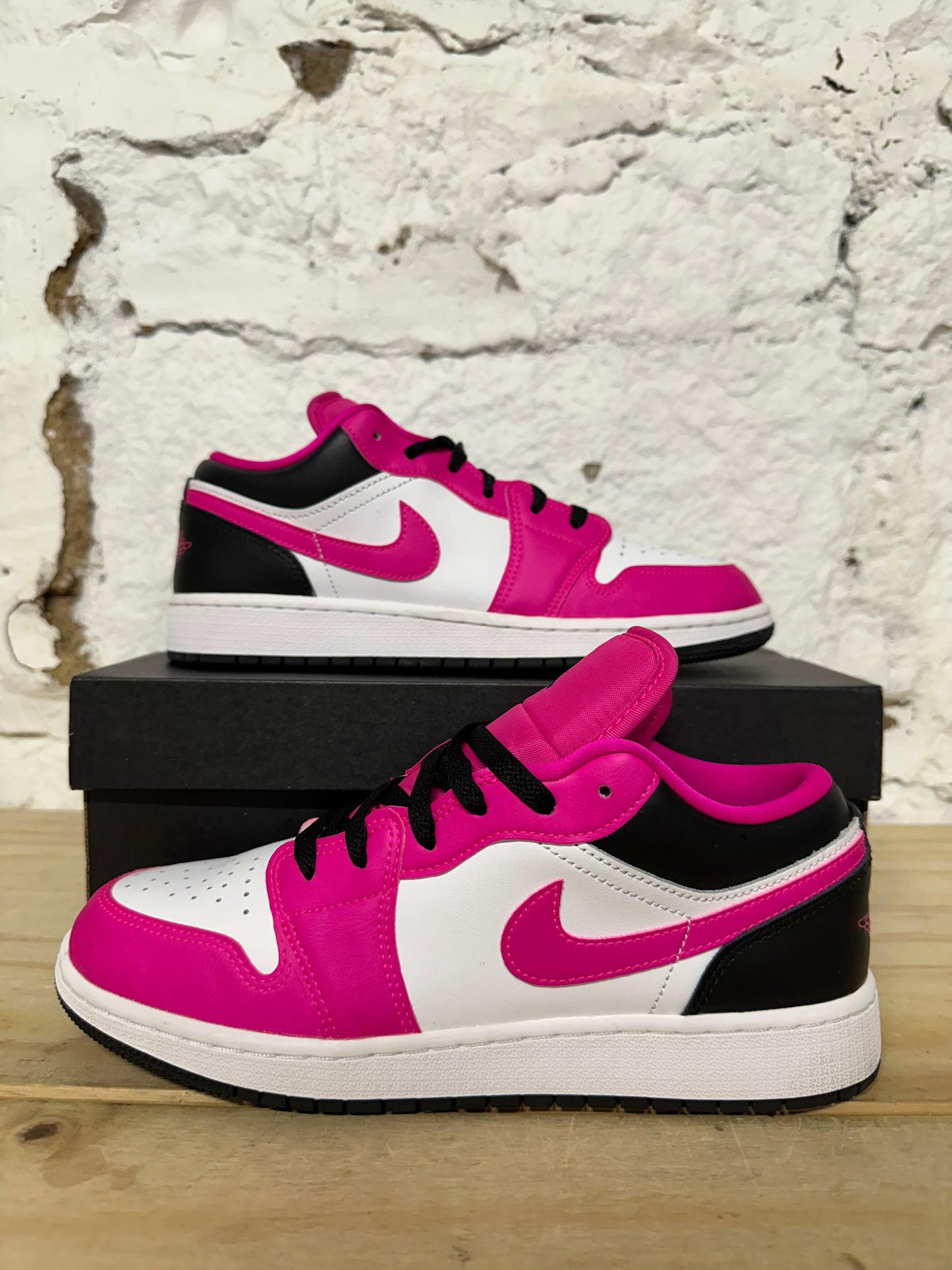 Air Jordan 1 Low Fierce Pink Sz 6.5Y