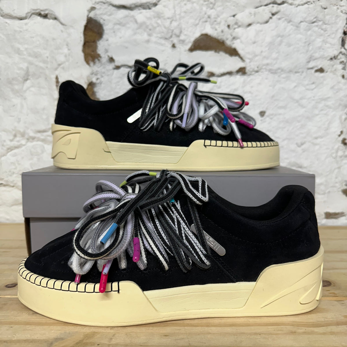 Anta Kai Hela Black Sz 9.5