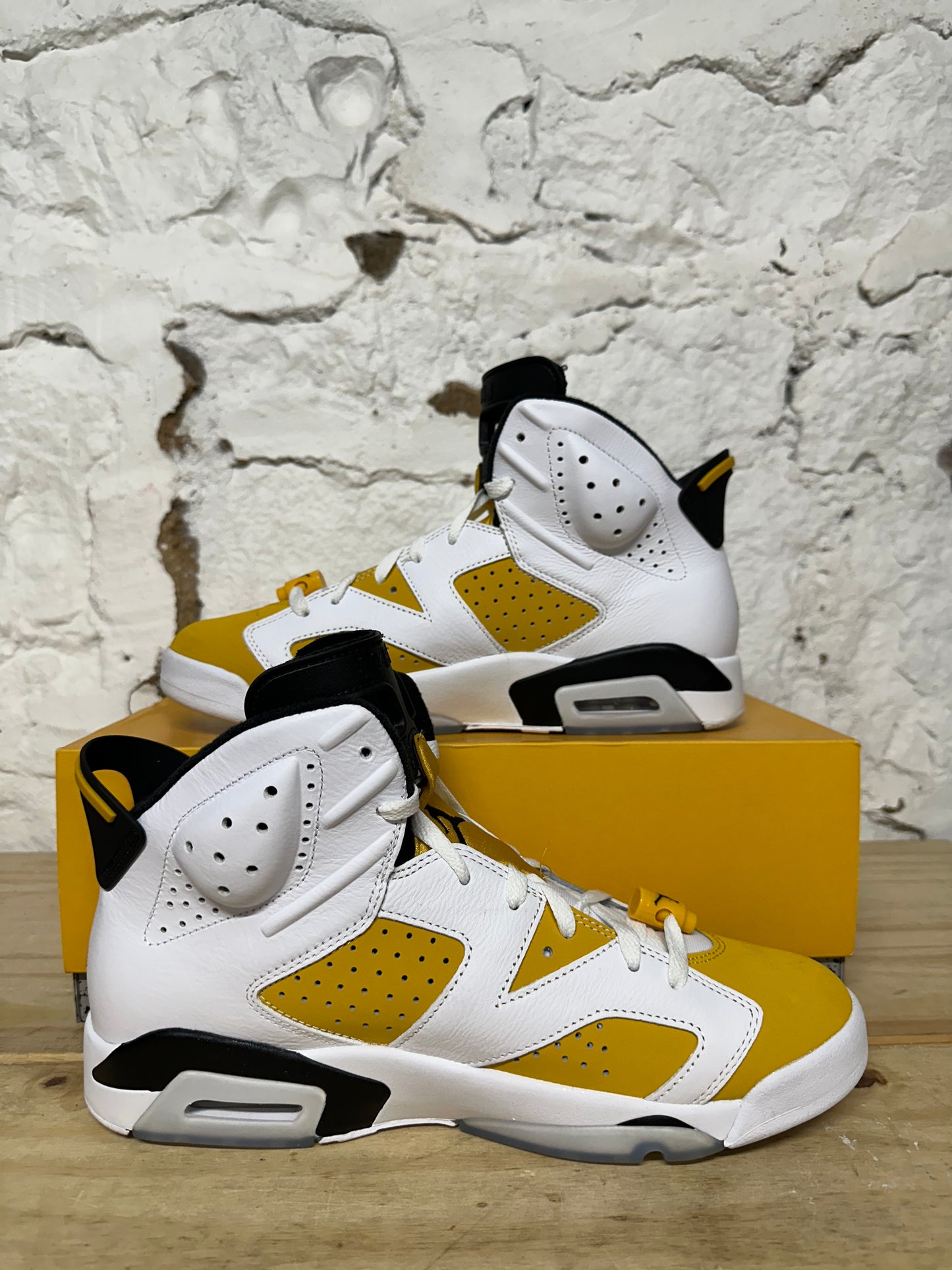 Air Jordan 6 Yellow Ochre Sz 11