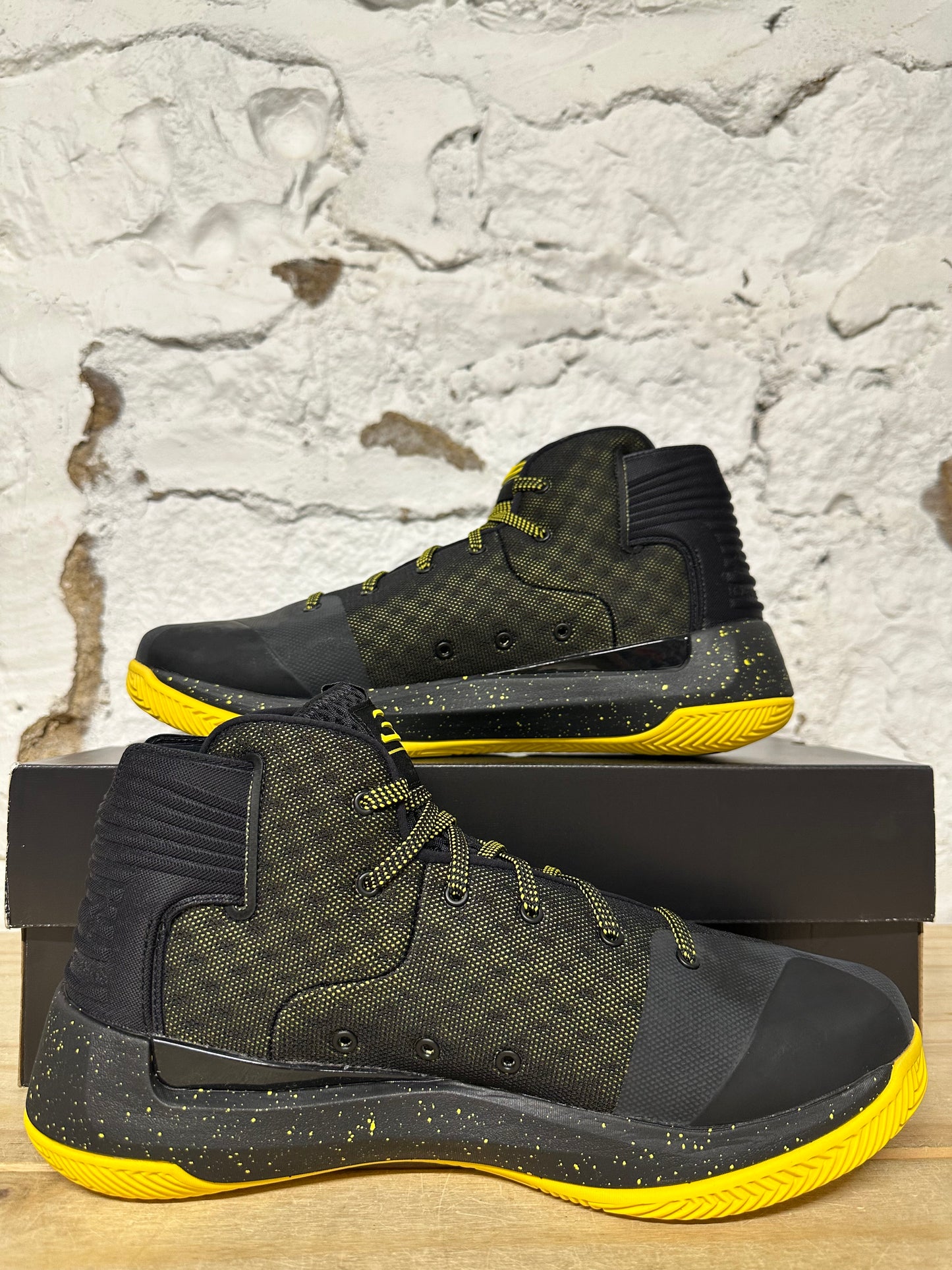 Under Armour Curry 3Zer0 Black Yellow Sz 10 DS