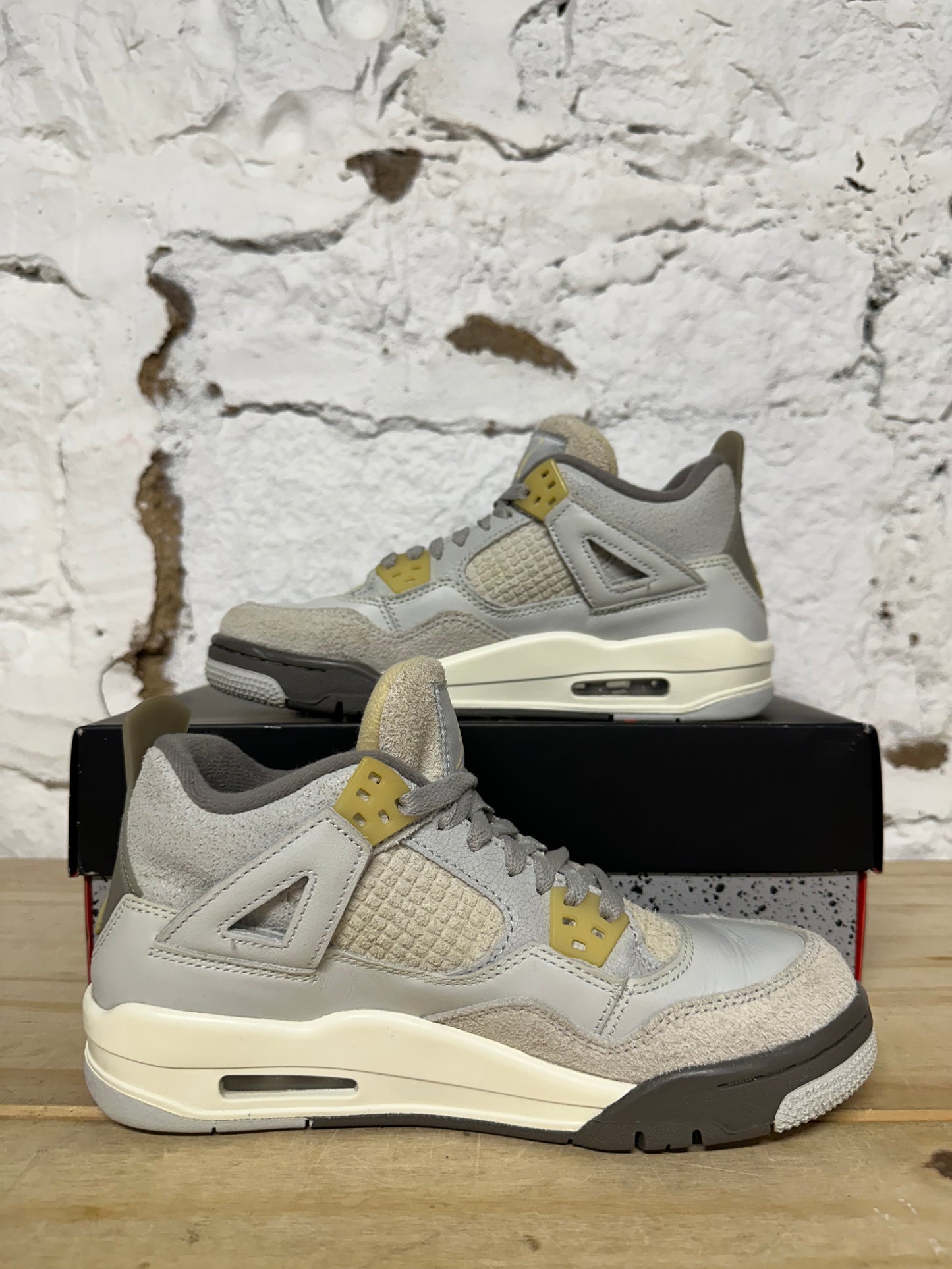 Air Jordan 4 Craft Photon Dust Sz 6Y