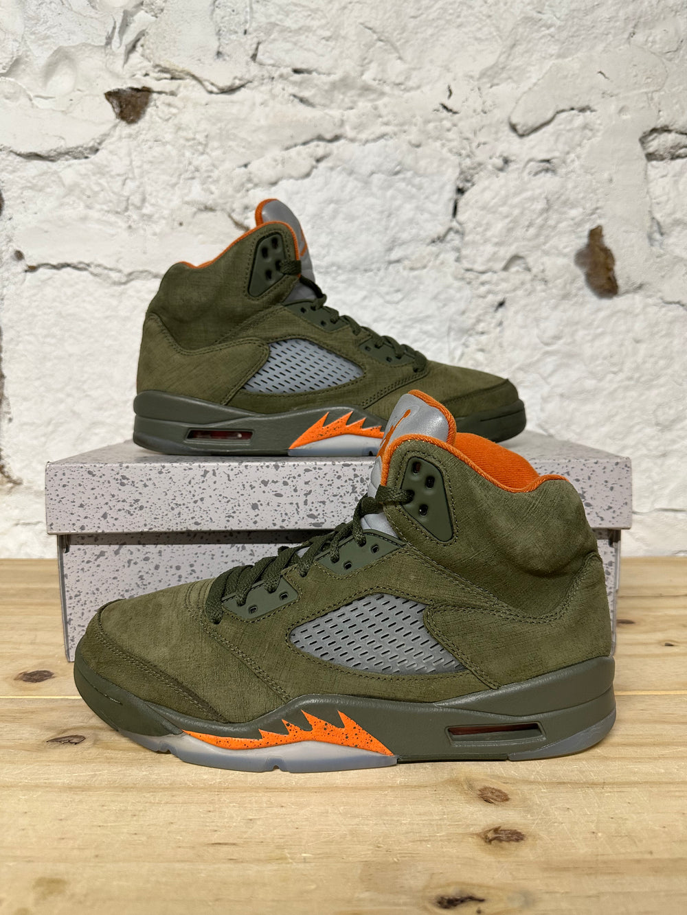Air Jordan 5 Olive Sz 8.5