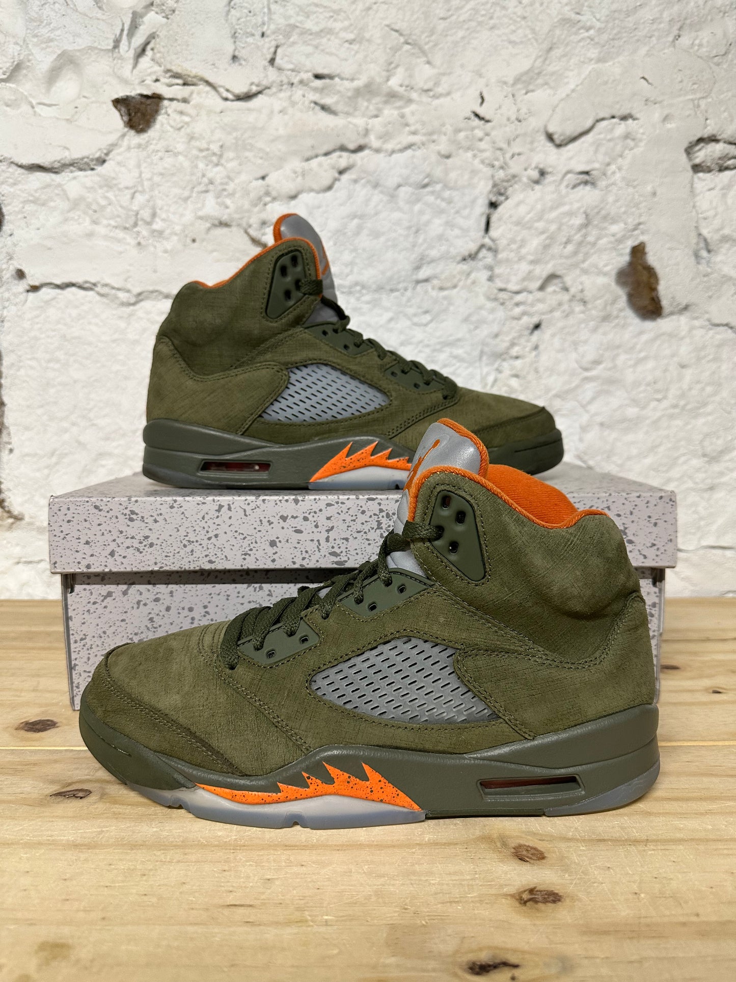 Air Jordan 5 Olive Sz 8.5
