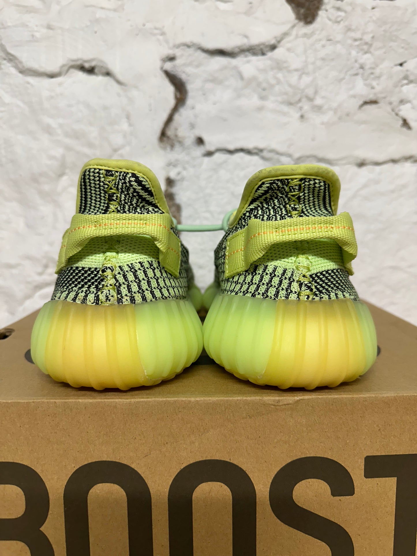 Yeezy 350 V2 Yeezreel Sz 8