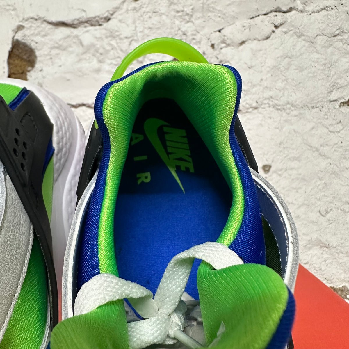Nike Air Huarache Scream Green (2021) Sz 10