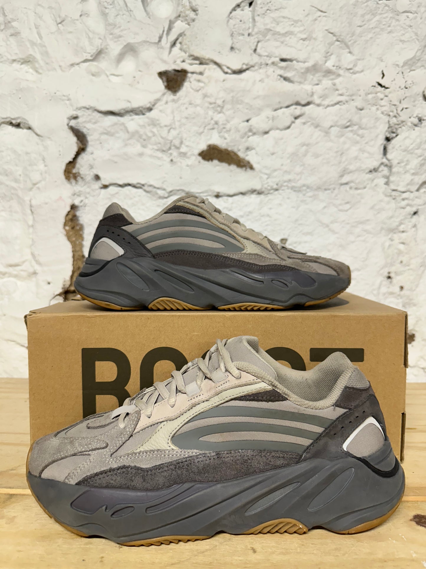 Yeezy 700 Tephra Sz 8.5