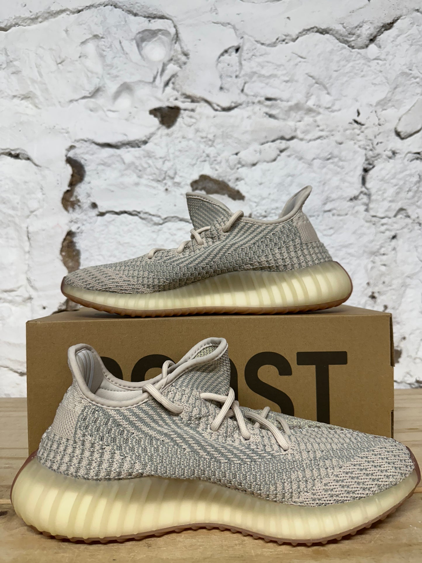 Yeezy 350 V2 Citrin Sz 9 DS
