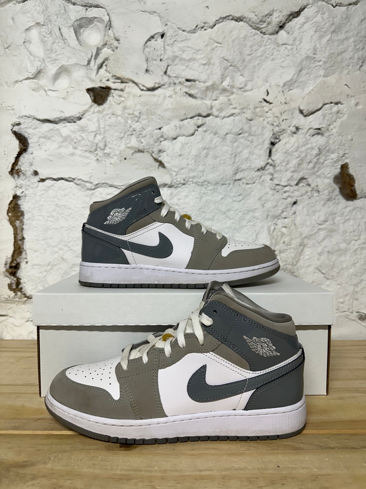 Air Jordan 1 Mid Cool Grey Sz 7Y