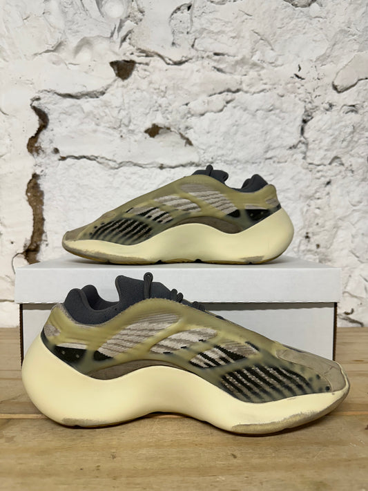 Yeezy 700 V3 Faded Salt Sz 9