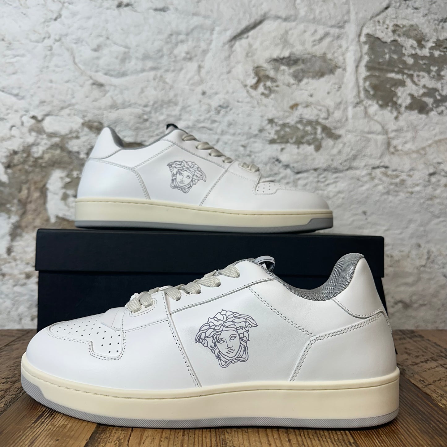 Versace Medusa Logo White Sneaker Sz 8.5 (41.5) DS
