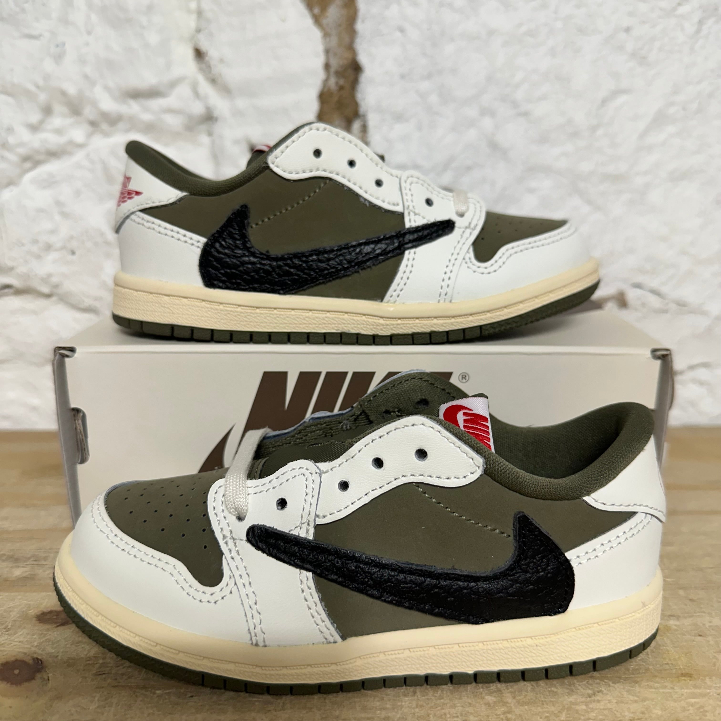 Air Jordan 1 Low Travis Scott Medium Olive Sz 9C DS