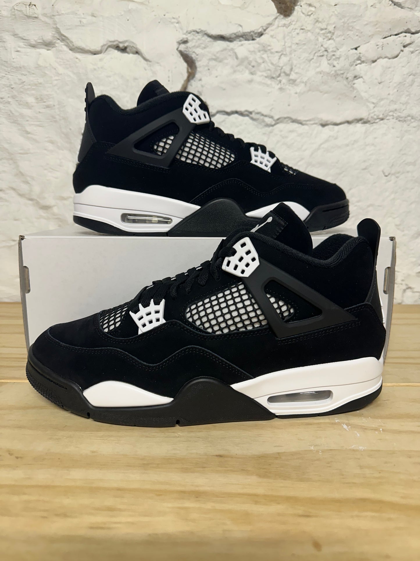 Air Jordan 4 White Thunder Sz 10 DS