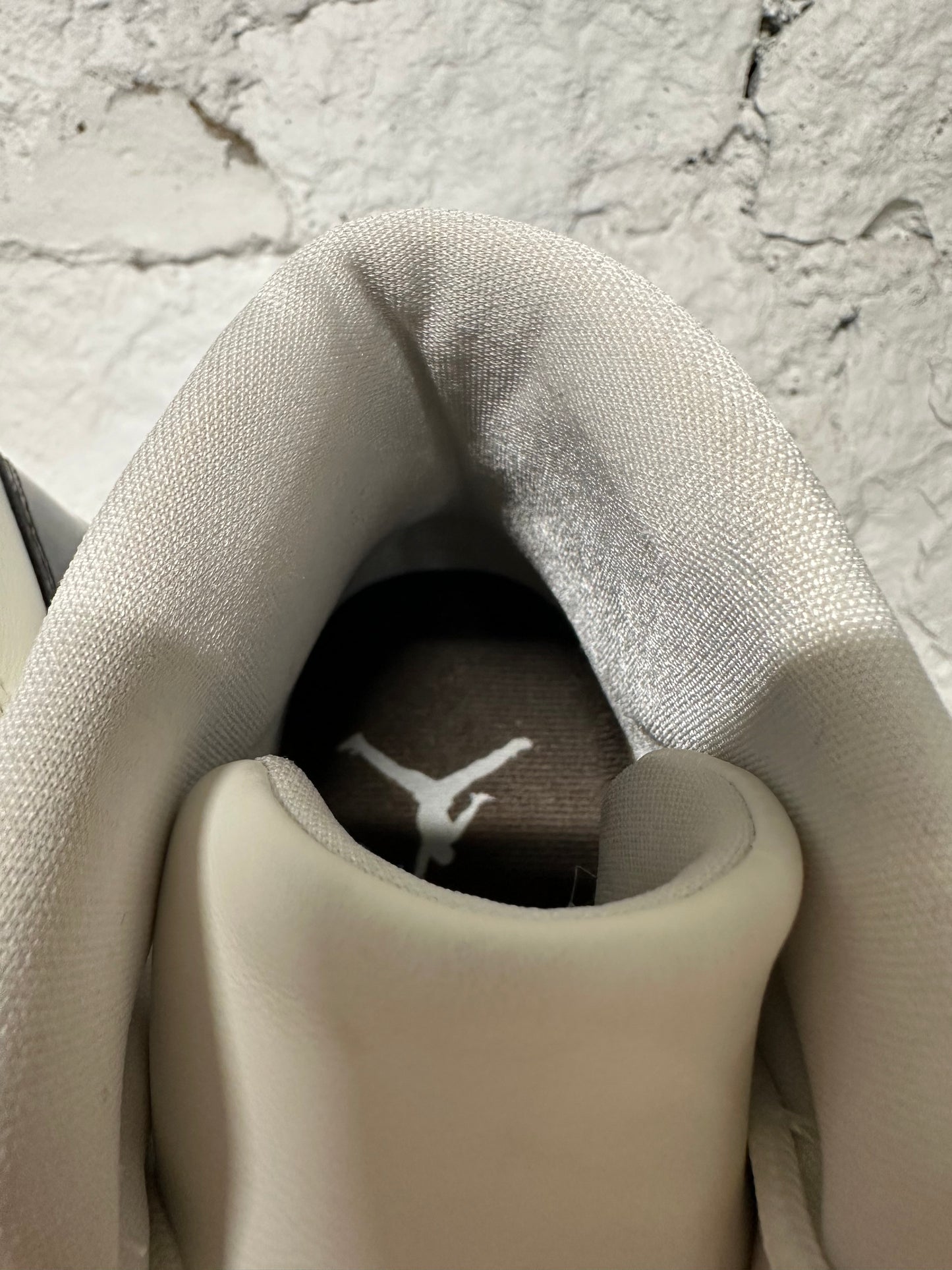 Air Jordan 11 High Neapolitan Sz 8.5 (10W)