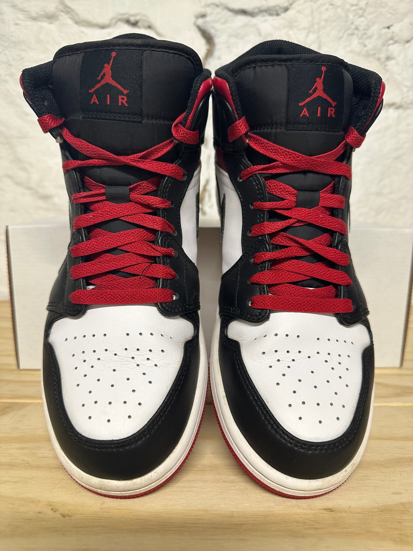 Air Jordan 1 Mid Black White Red Sz 8.5