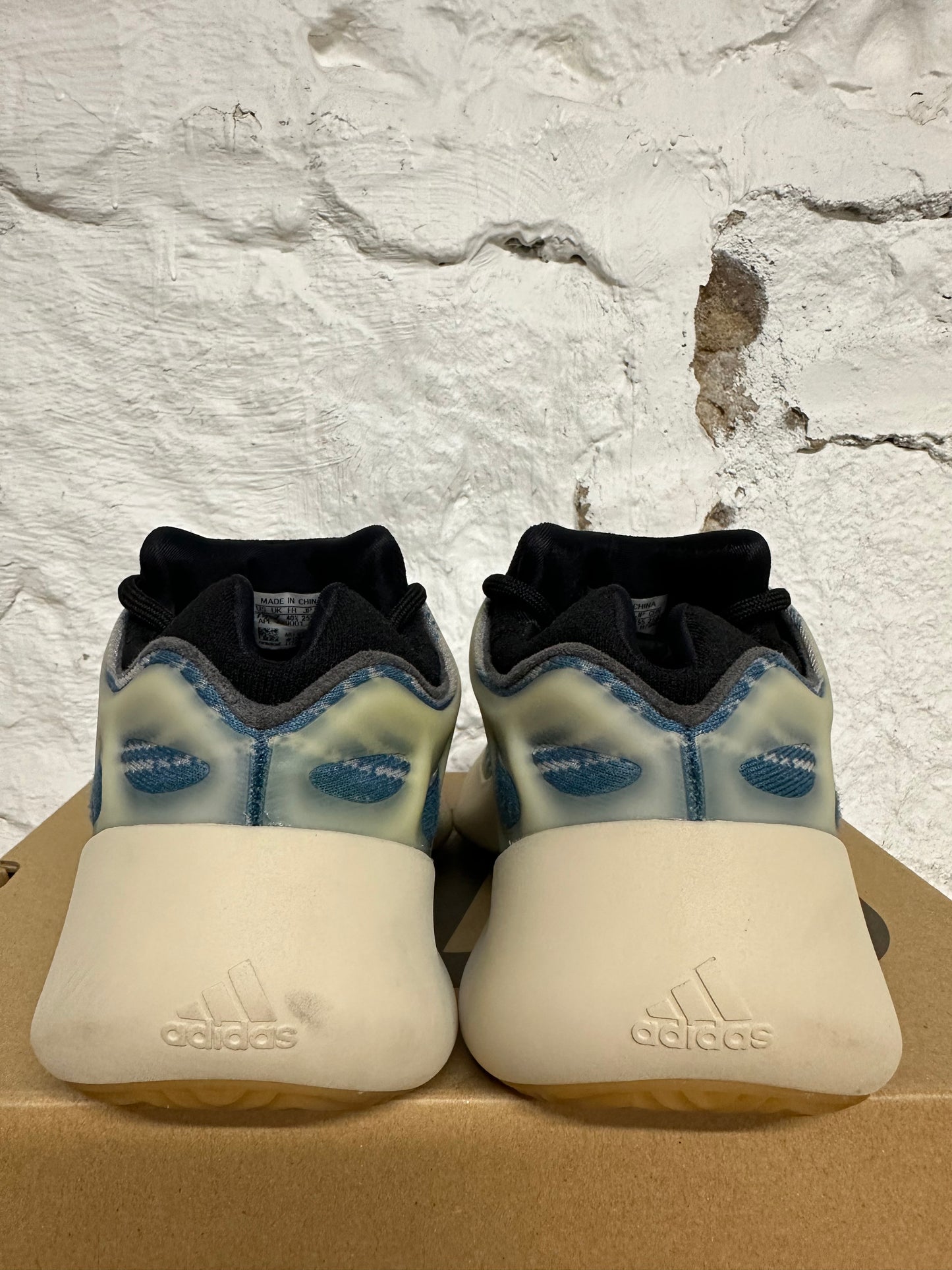 Yeezy 700 Kyanite Sz 7.5