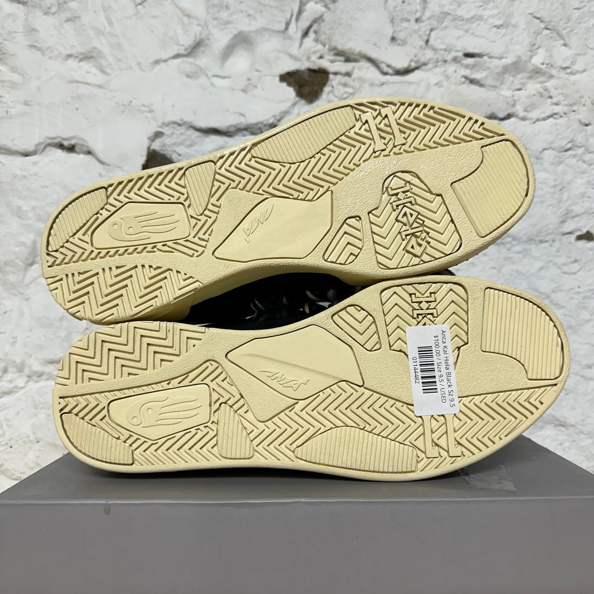Anta Kai Hela Black Sz 9.5