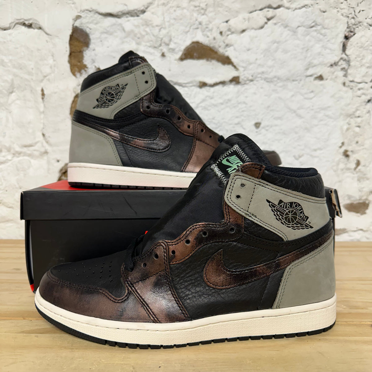 Air Jordan 1 High Shadow Patina Sz 10 DS