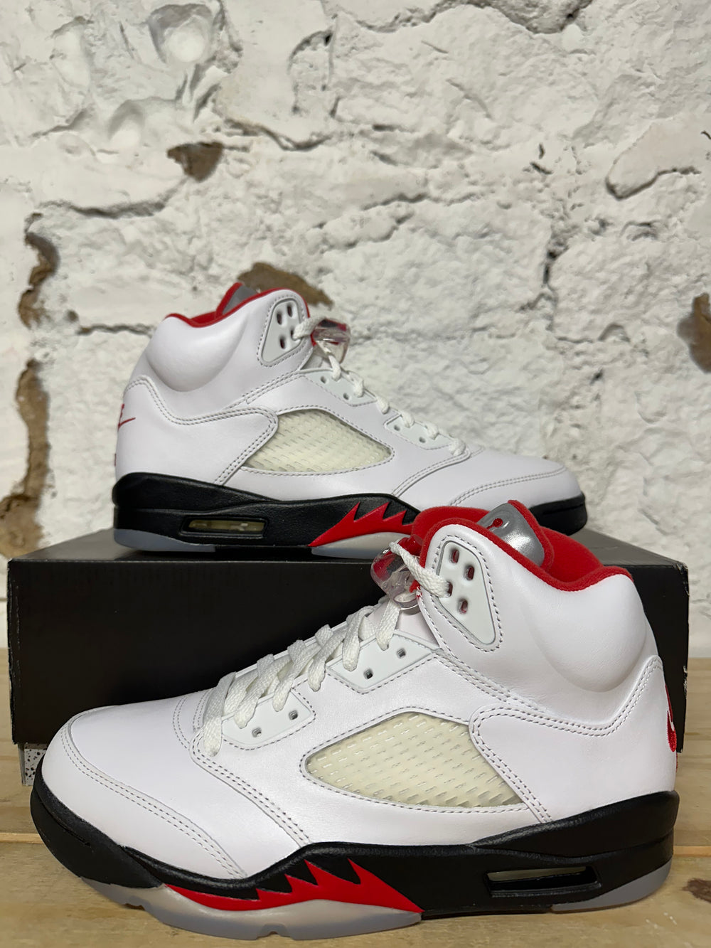 Air Jordan 5 Fire Red Silver Tongue Sz 8.5 DS