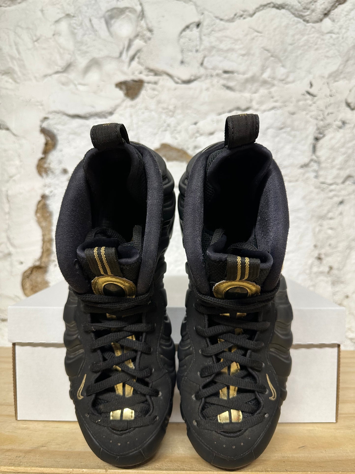 Nike Air Foamposite Pro Black Metallic Gold Sz 8.5