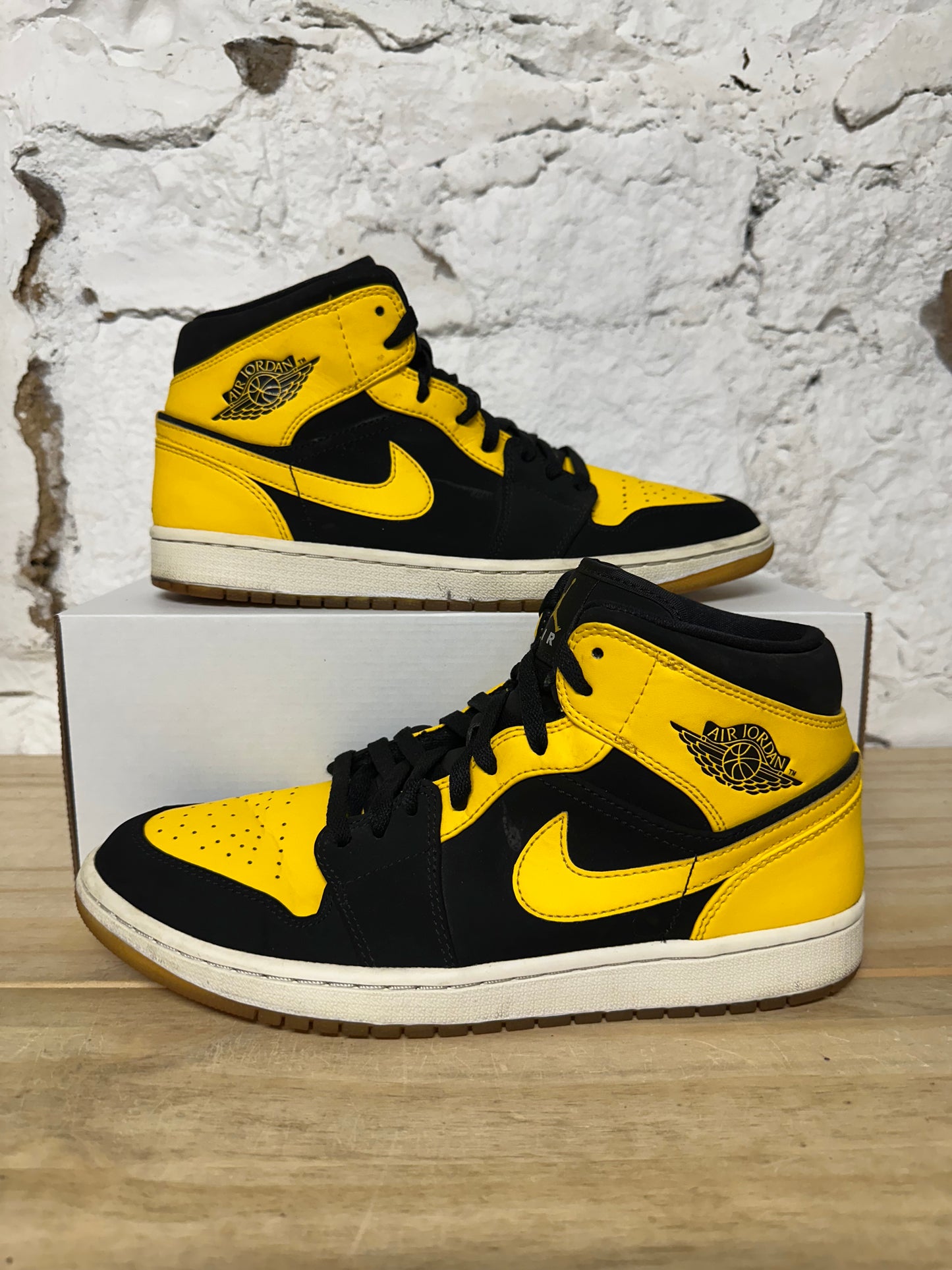 Air Jordan 1 Mid New Love Sz 10.5