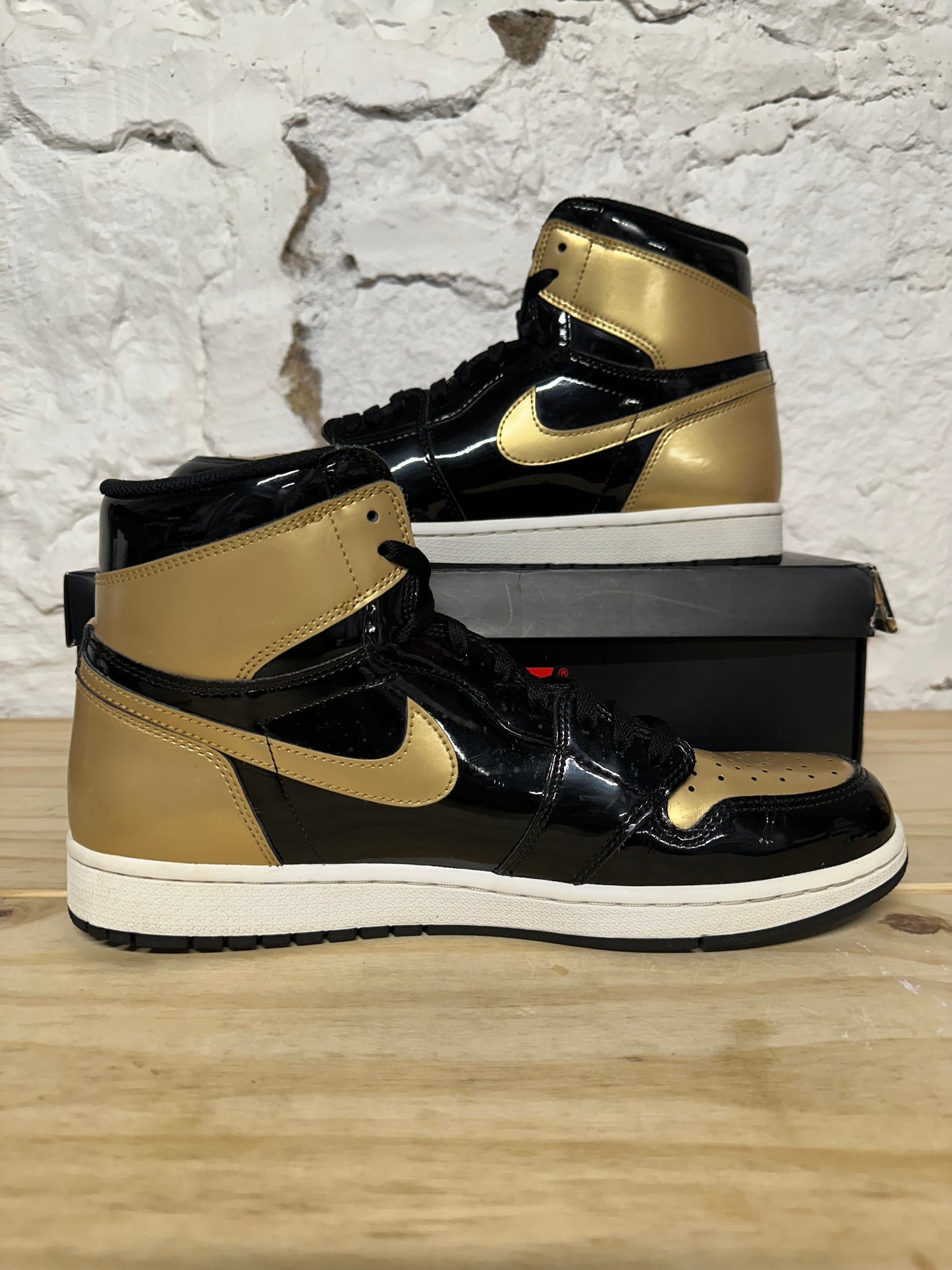 Air Jordan 1 High Patent Gold Toe Sz 11.5