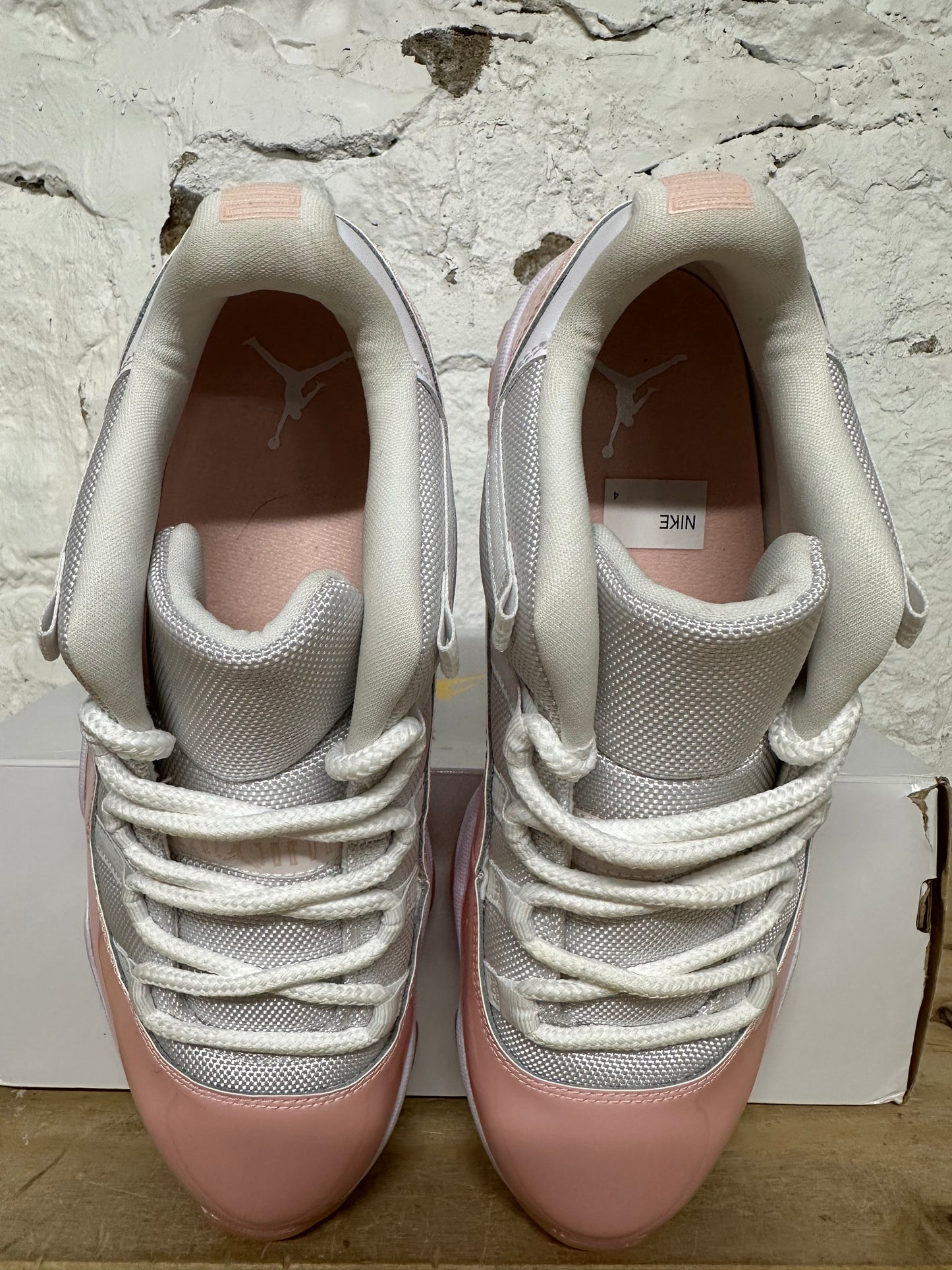 Air Jordan 11 Low Legend Pink Sz 9 (10.5W) DS