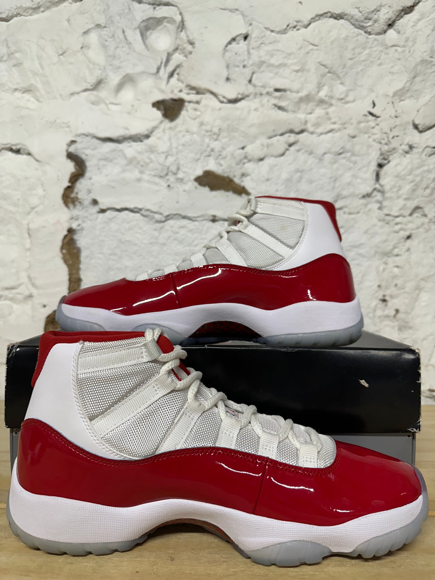 Air Jordan 11 High Cherry Sz 9.5