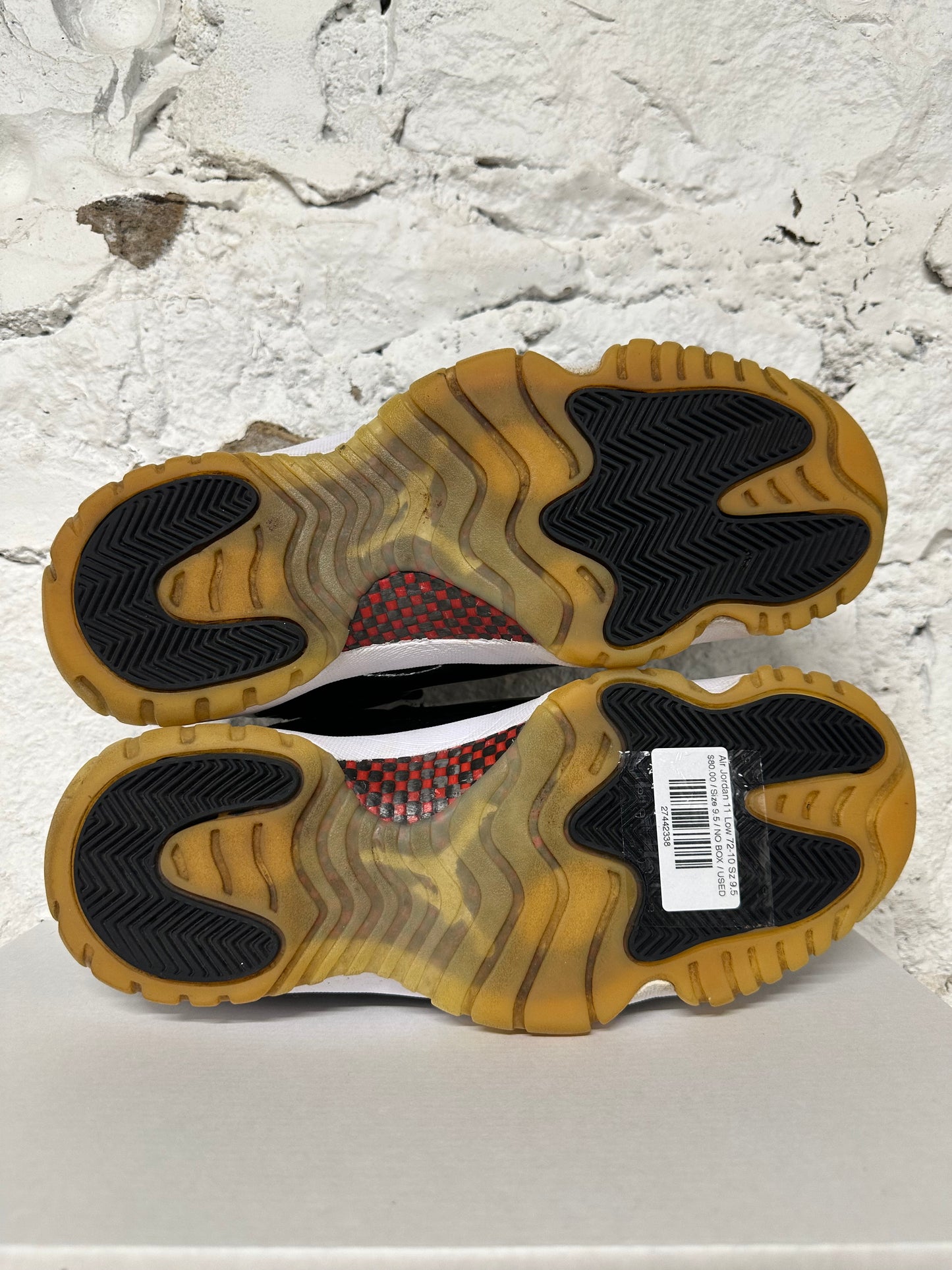 Air Jordan 11 Low 72-10 Sz 9.5