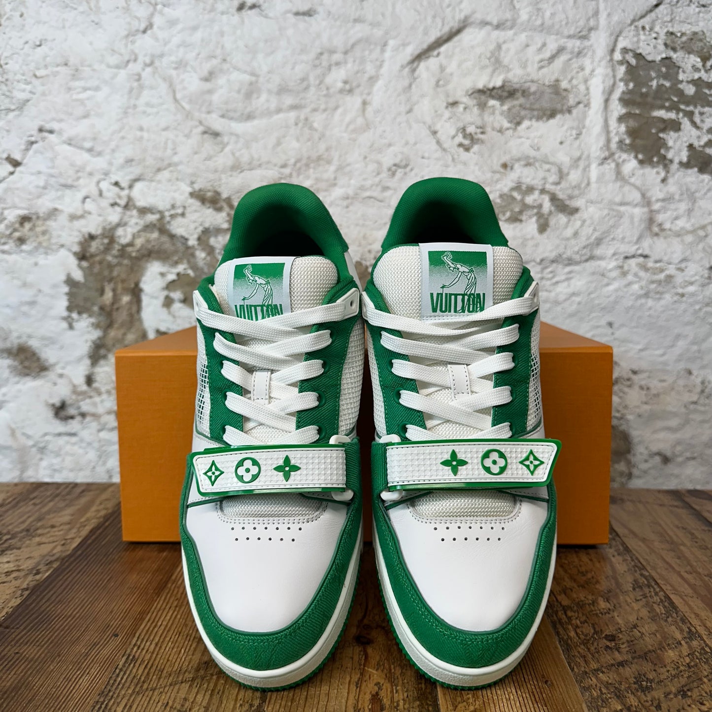 Louis Vuiton Green White Strap Trainer Sz 8.5 (7LV)